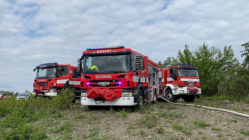 V Litvínově hoří odpadová hala, zasahuje devět hasičských jednotek